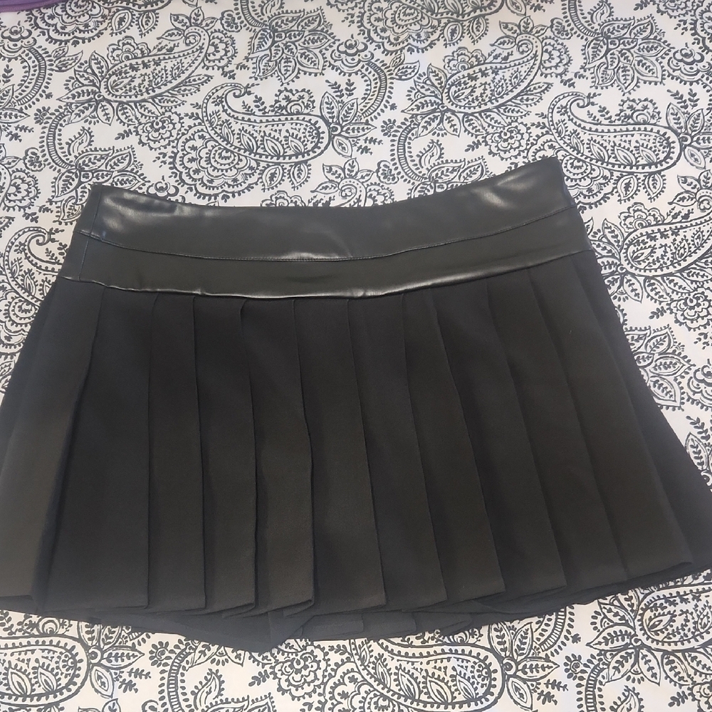Elegant Black Pleated Skort